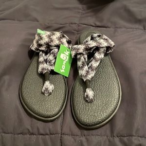 Brand new Size 9 Sanuk sandals